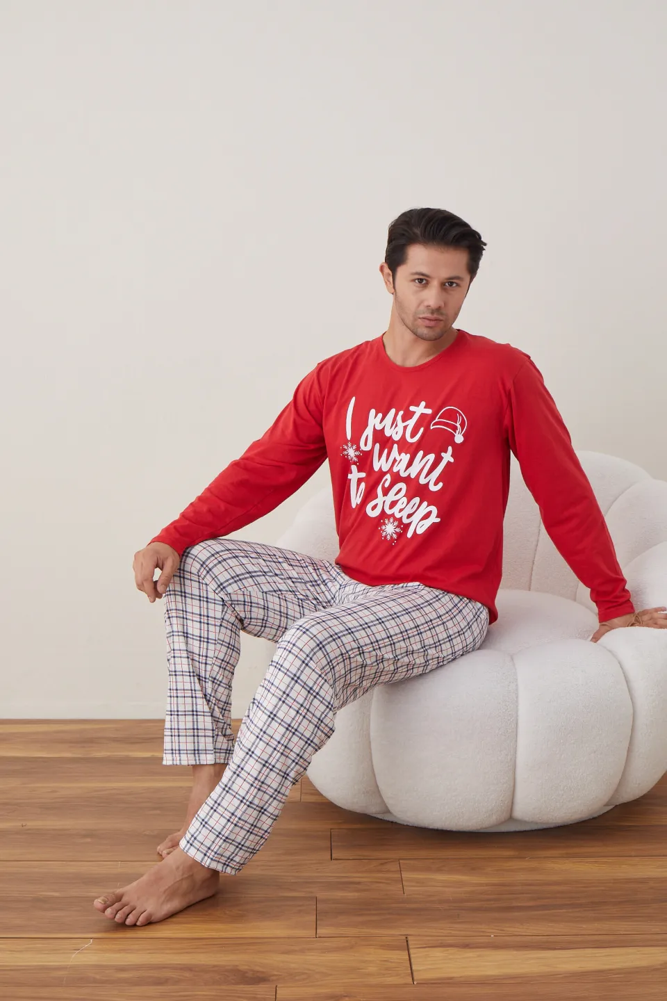 Pijama de Crăciun pentru bărbați, bluză roșie și pantaloni albi cu carouri, imprimeu „I Just Want Sleep” - 4