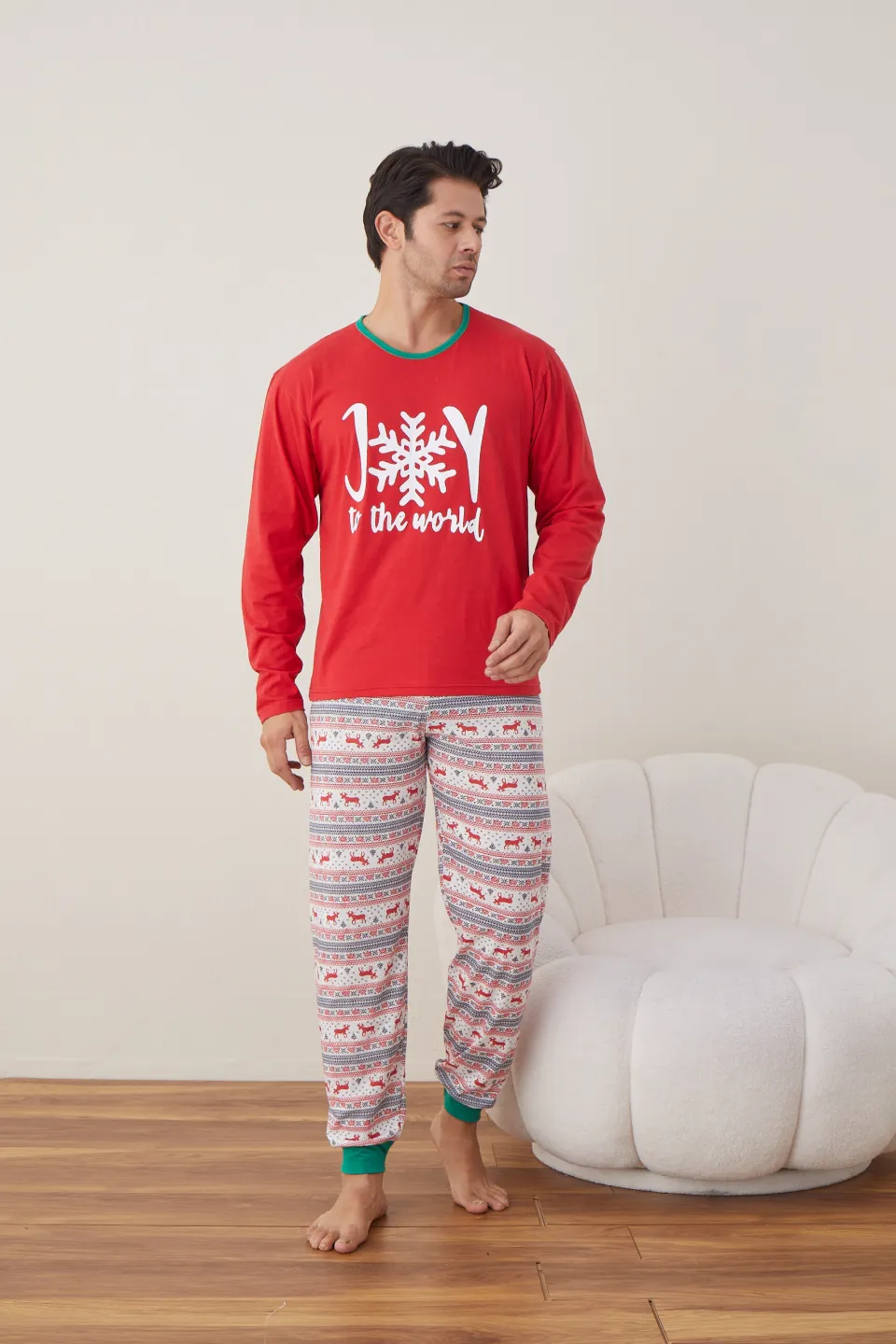 Pijama de Crăciun pentru bărbați, bluză roșie și pantaloni colorați, imprimeu „Joy to the World” - 1