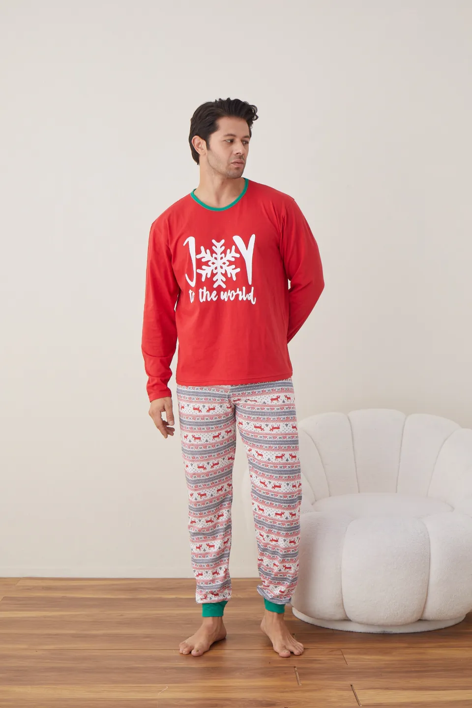 Pijama de Crăciun pentru bărbați, bluză roșie și pantaloni colorați, imprimeu „Joy to the World” - 2