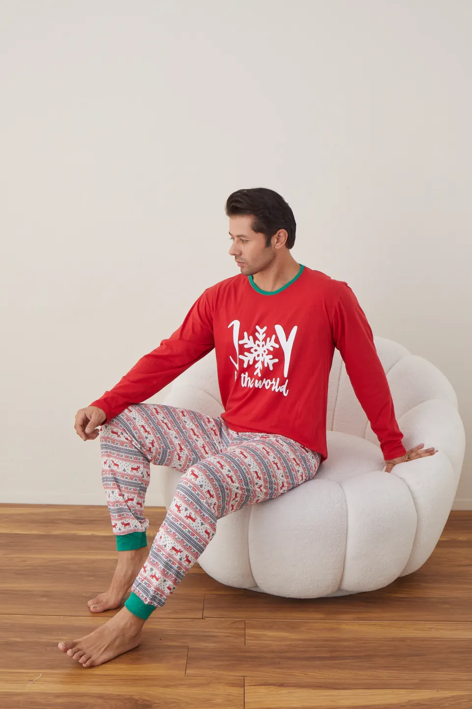 Pijama de Crăciun pentru bărbați, bluză roșie și pantaloni colorați, imprimeu „Joy to the World” - 4