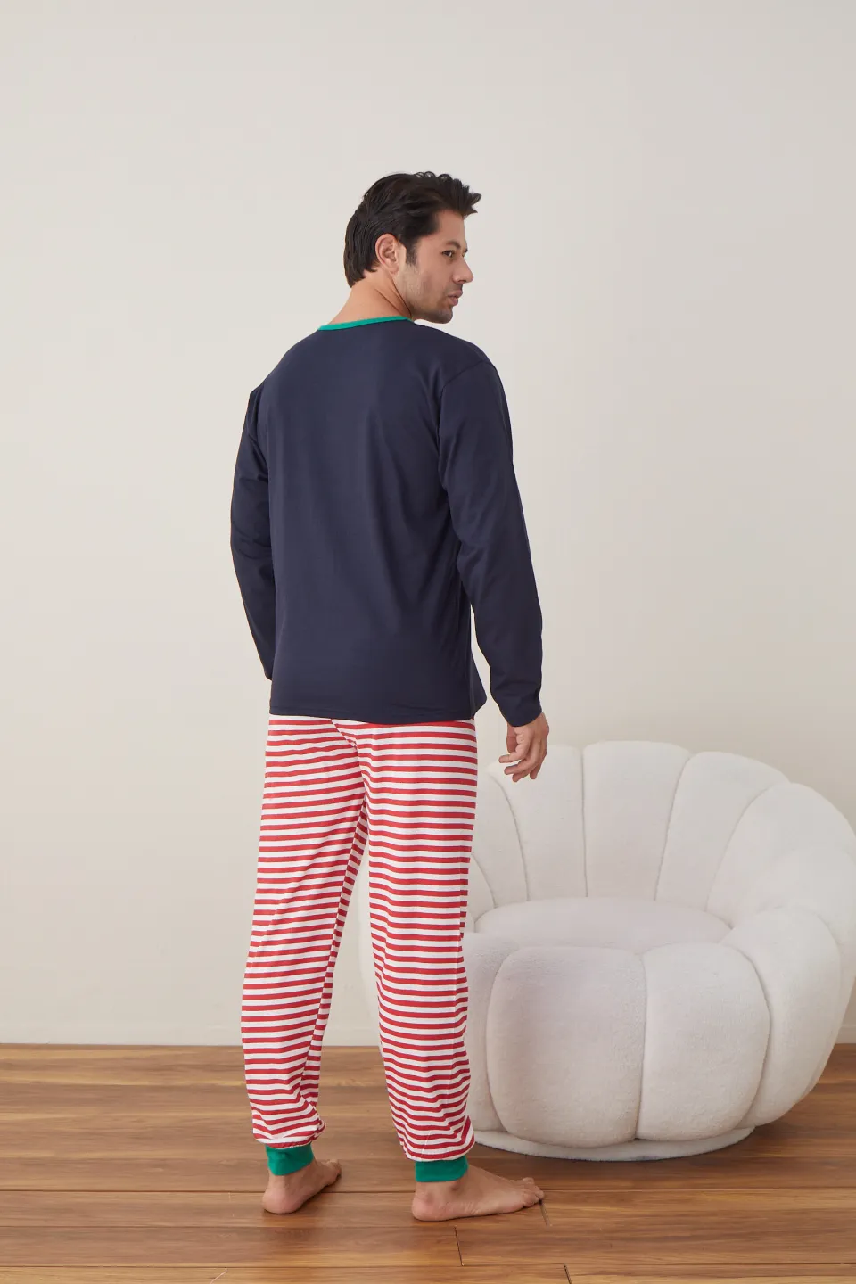 Pijama de Crăciun pentru bărbați, bluză bleumarin și pantaloni cu dungi alb-roșu, imprimeu „Santa Squad” - 4