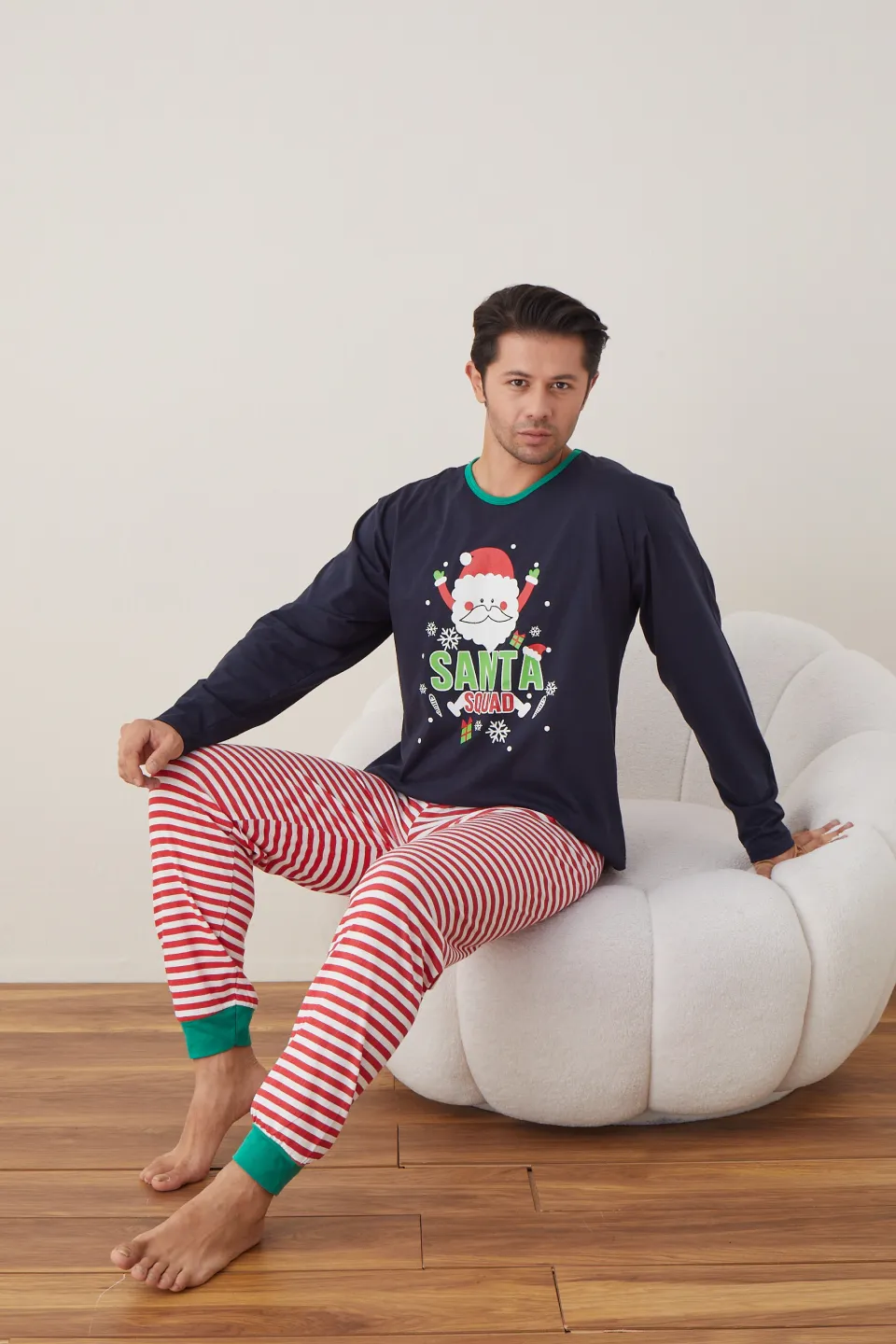 Pijama de Crăciun pentru bărbați, bluză bleumarin și pantaloni cu dungi alb-roșu, imprimeu „Santa Squad” - 5