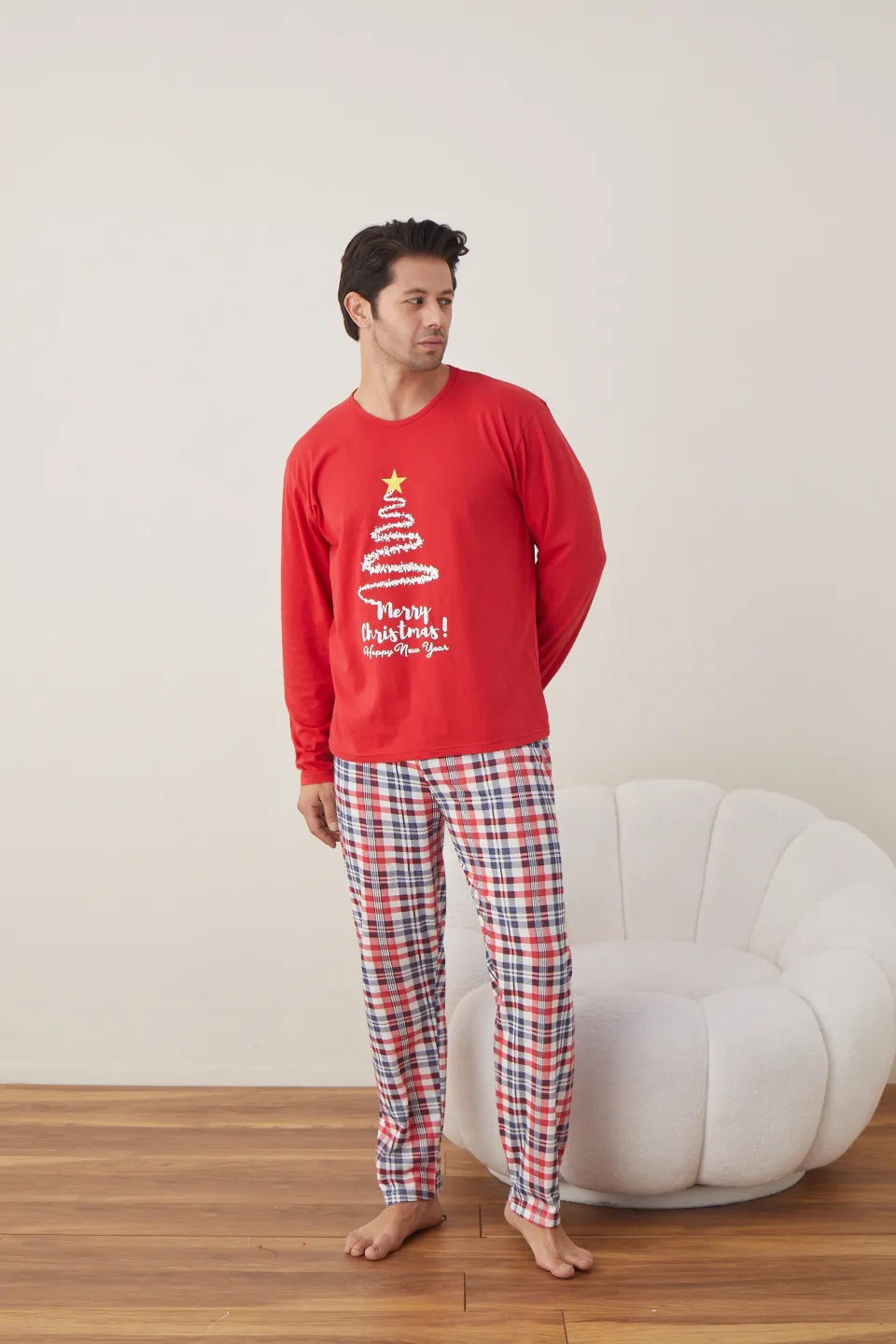 Pijama de Crăciun pentru bărbați, bluză roșie cu imprimeu brad și pantaloni în carouri - 3