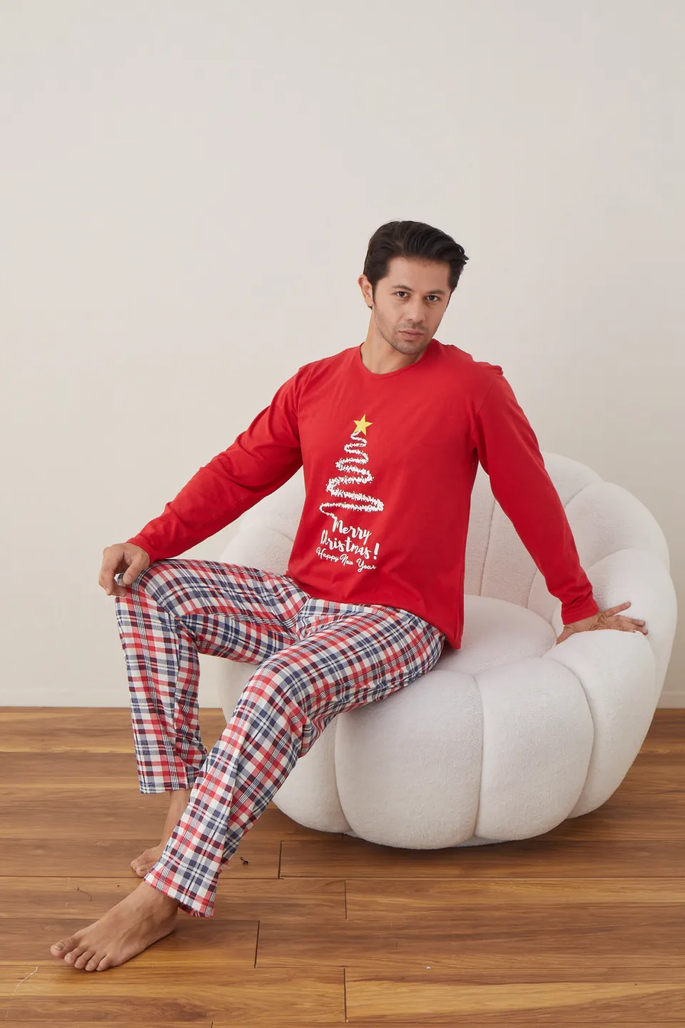 Pijama de Crăciun pentru bărbați, bluză roșie cu imprimeu brad și pantaloni în carouri - 5