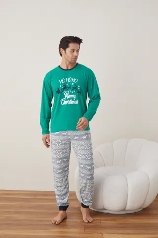 Pijama de Crăciun pentru bărbați, bluză verde și pantaloni colorați, imprimeu „Ho Ho Ho” hover