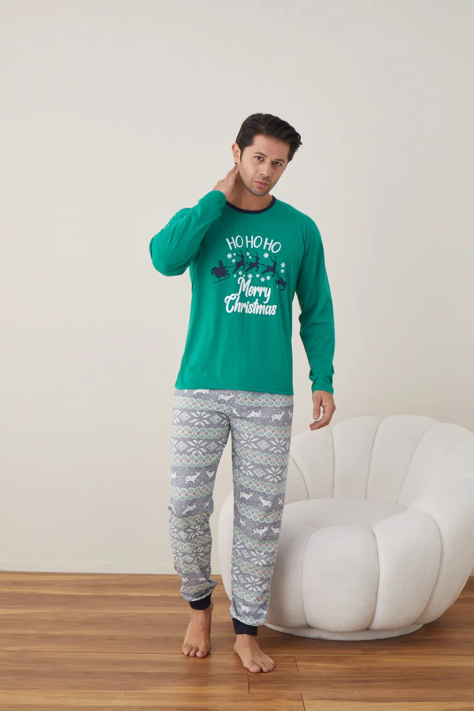 Pijama de Crăciun pentru bărbați, bluză verde și pantaloni colorați, imprimeu „Ho Ho Ho” - 1