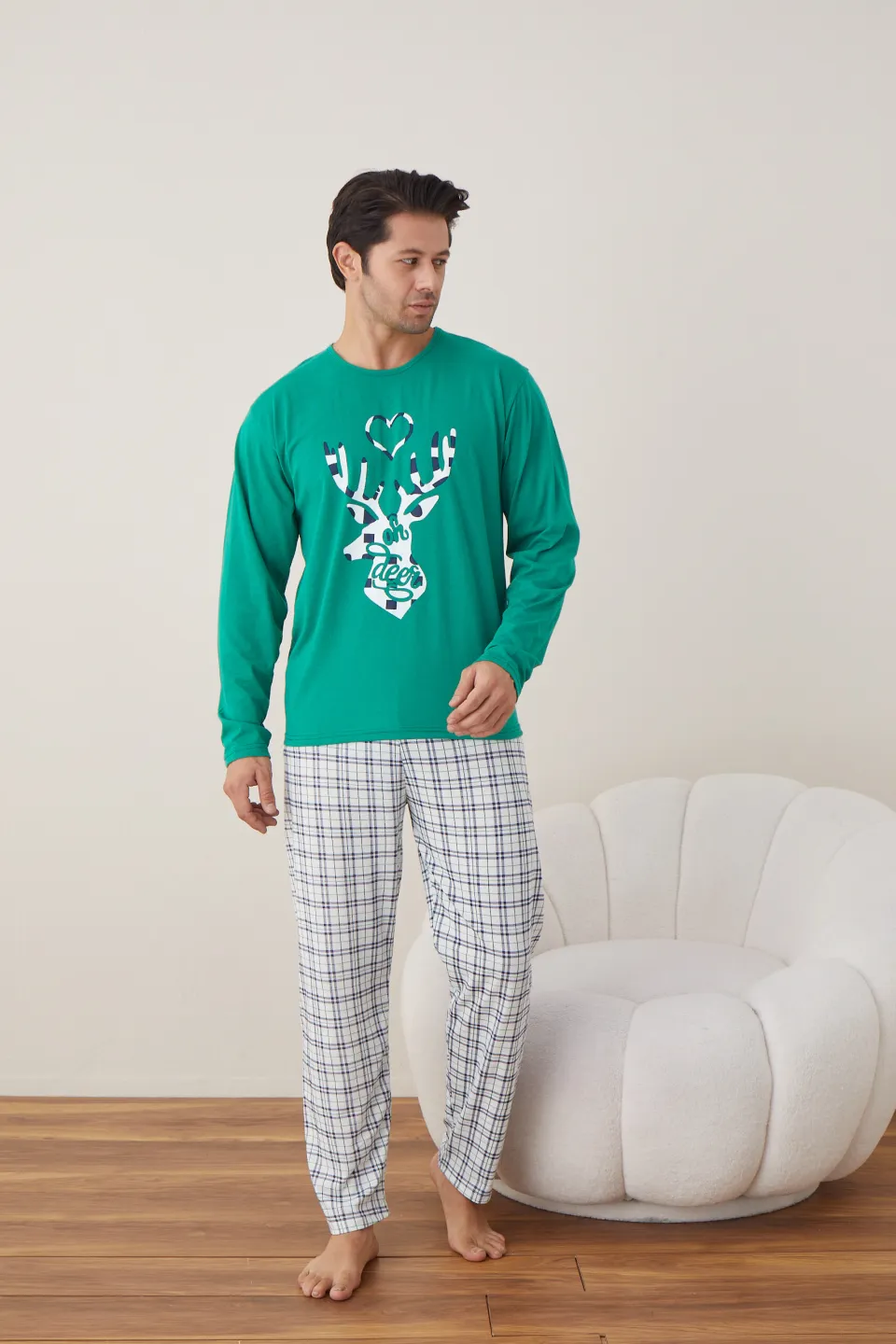 Pijama de Crăciun pentru bărbați, bluză verde și pantaloni albi în carouri, imprimeu „Oh Deer” - 2