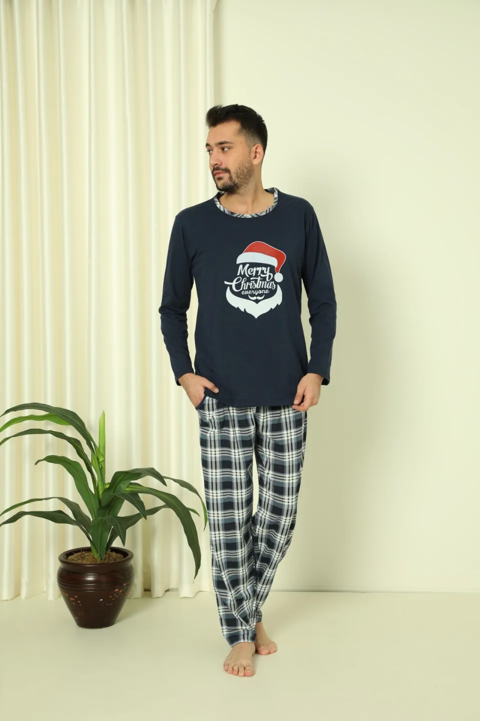 Pijama de Crăciun pentru bărbați, bluză bleumarin și pantaloni bleumarin în carouri, imprimeu „Merry Christmas Everyone” - 3