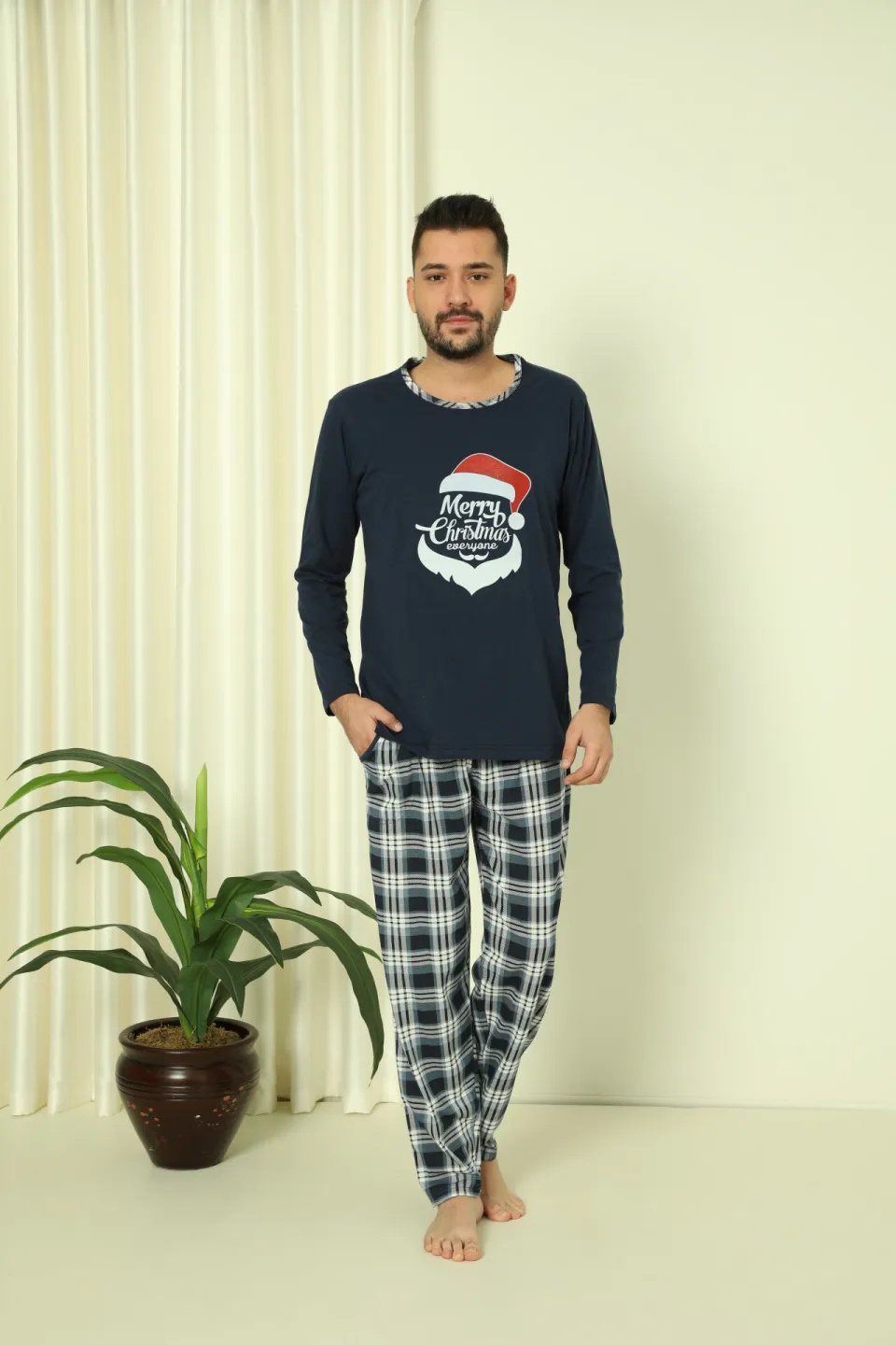 Pijama de Crăciun pentru bărbați, bluză bleumarin și pantaloni bleumarin în carouri, imprimeu „Merry Christmas Everyone” - 4