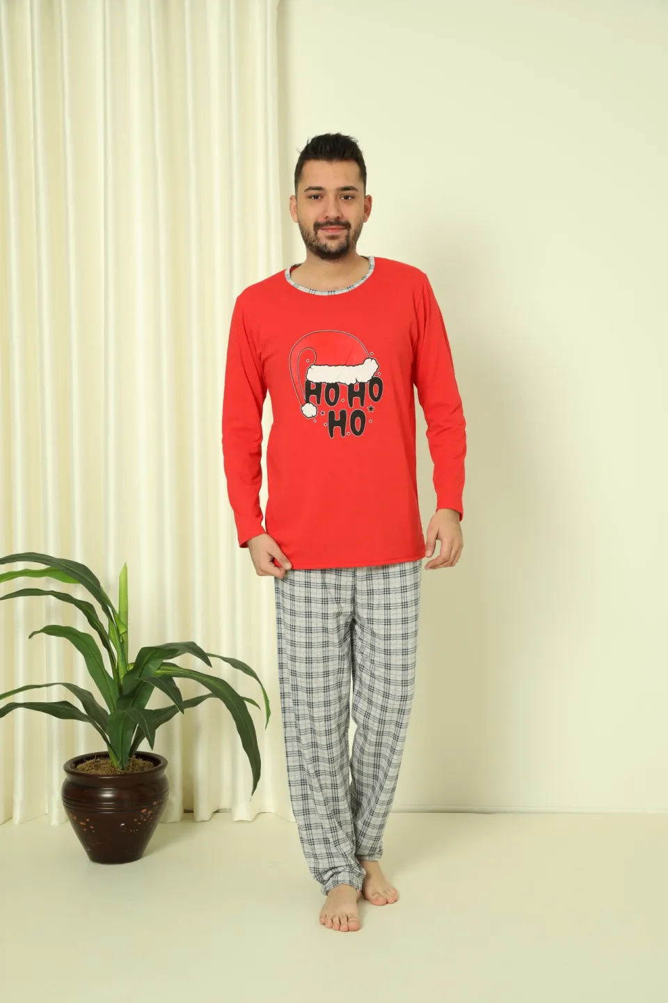 Pijama de Crăciun pentru bărbați, bluză roșie și pantaloni albi în carouri, imprimeu „Ho Ho Ho” - 2