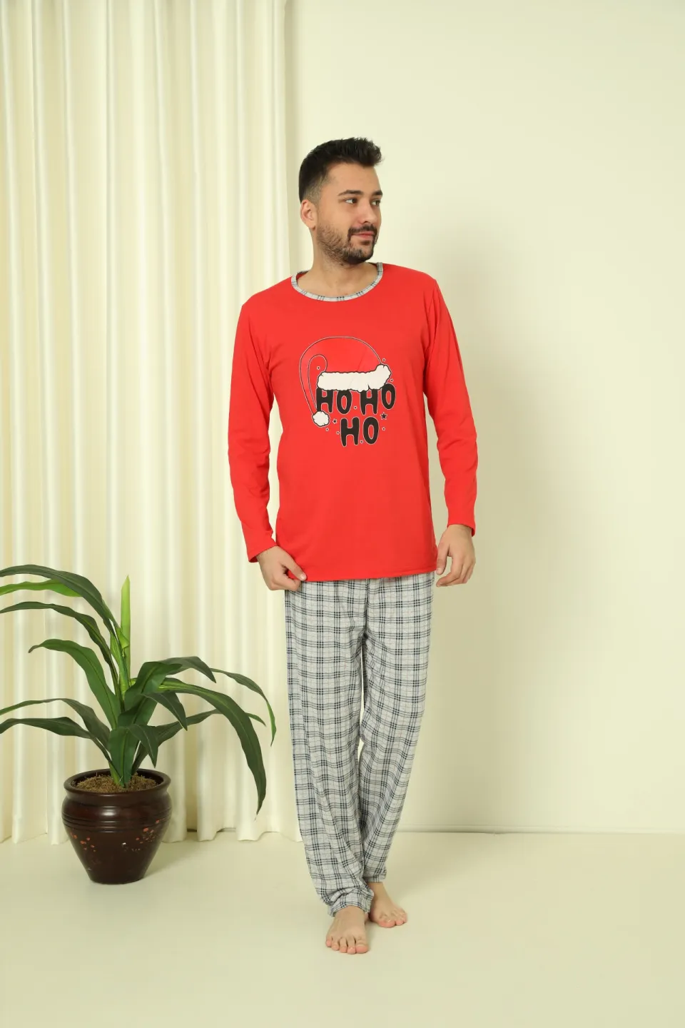 Pijama de Crăciun pentru bărbați, bluză roșie și pantaloni albi în carouri, imprimeu „Ho Ho Ho” - 3