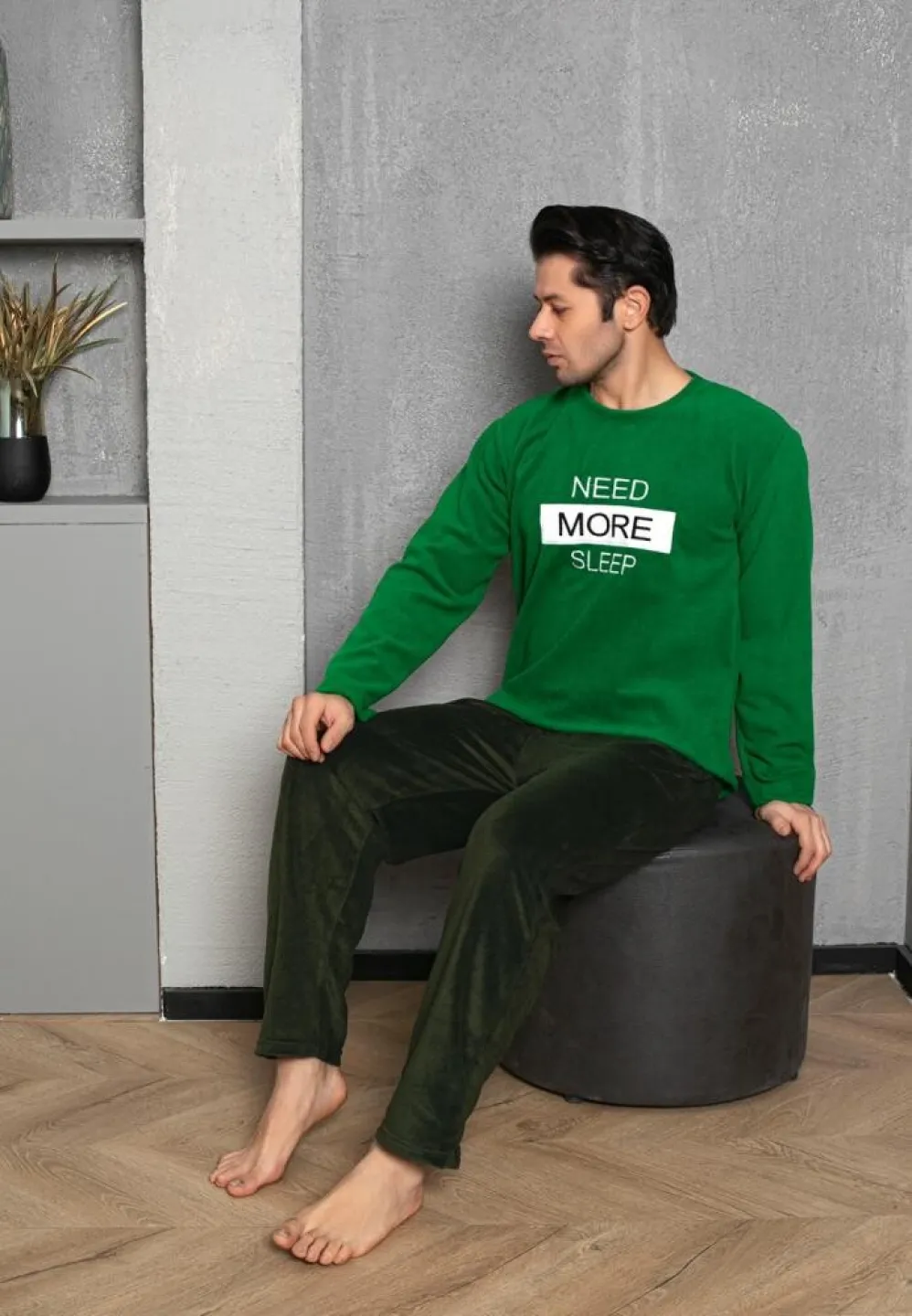 Pijama bărbați pentru sezonul rece verde deschis & verde închis „NEED MORE SLEEP” – material polar - 3