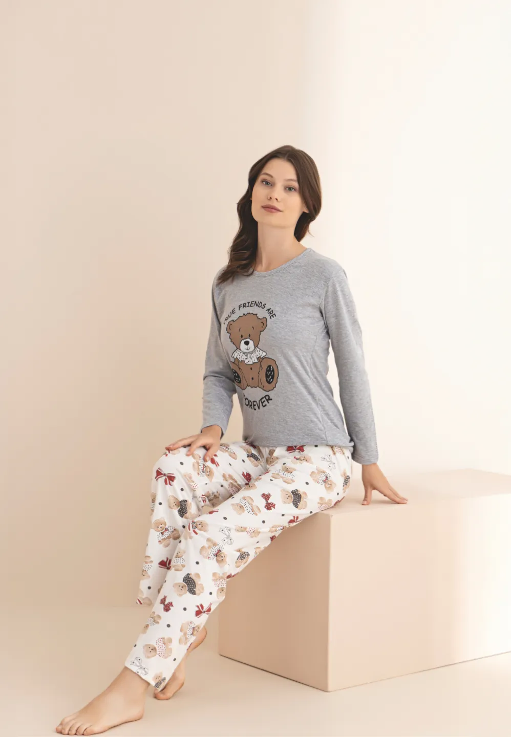 Pijama damă gri cu mânecă lungă și pantaloni lungi, imprimeu cu ursuleț și text „True Friends Are Forever” - 1