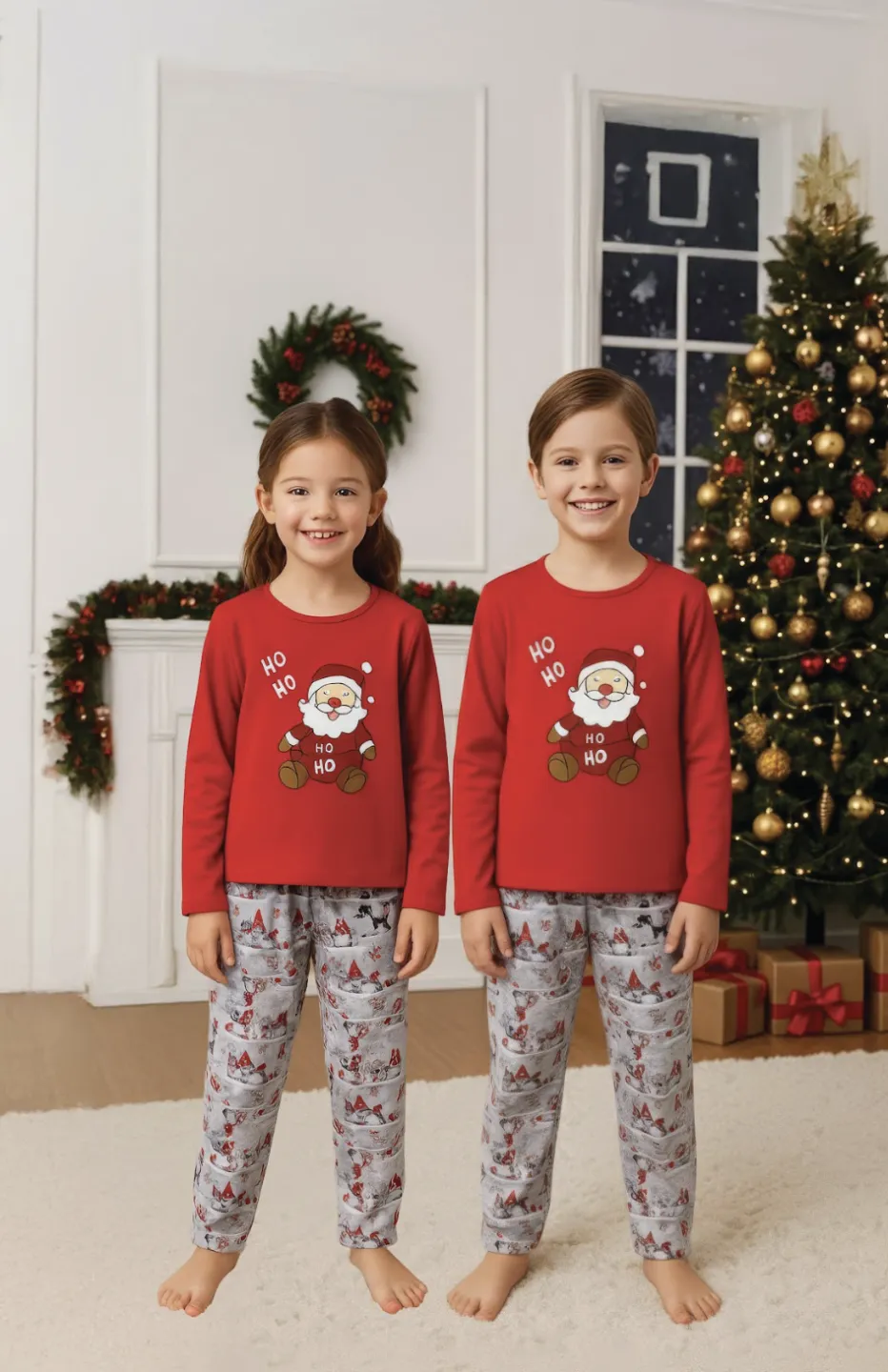 Pijamale Crăciun pentru Copii – Bluză Roșie și Pantaloni Gri cu Moș Crăciun - 1