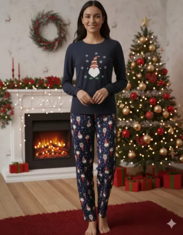 Pijamă Crăciun Damă – Bluză și Pantaloni Bleumarin cu Imprimeu Pitic și Fulgi de Zăpadă