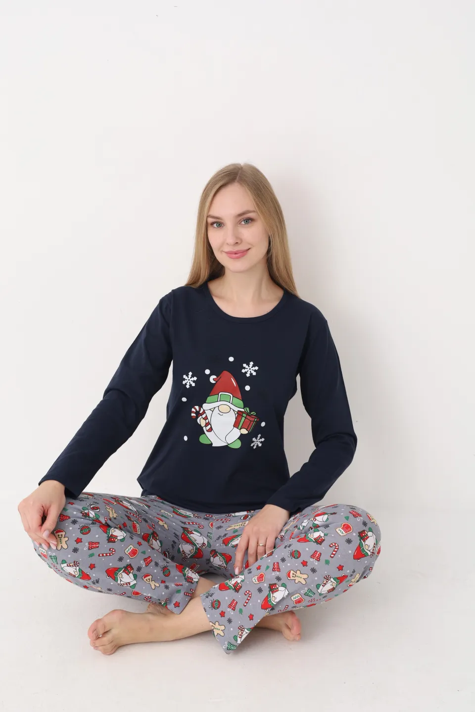 Pijama Crăciun Damă – Bluză Bleumarin & Pantaloni Gri cu Imprimeu Pitic - 3