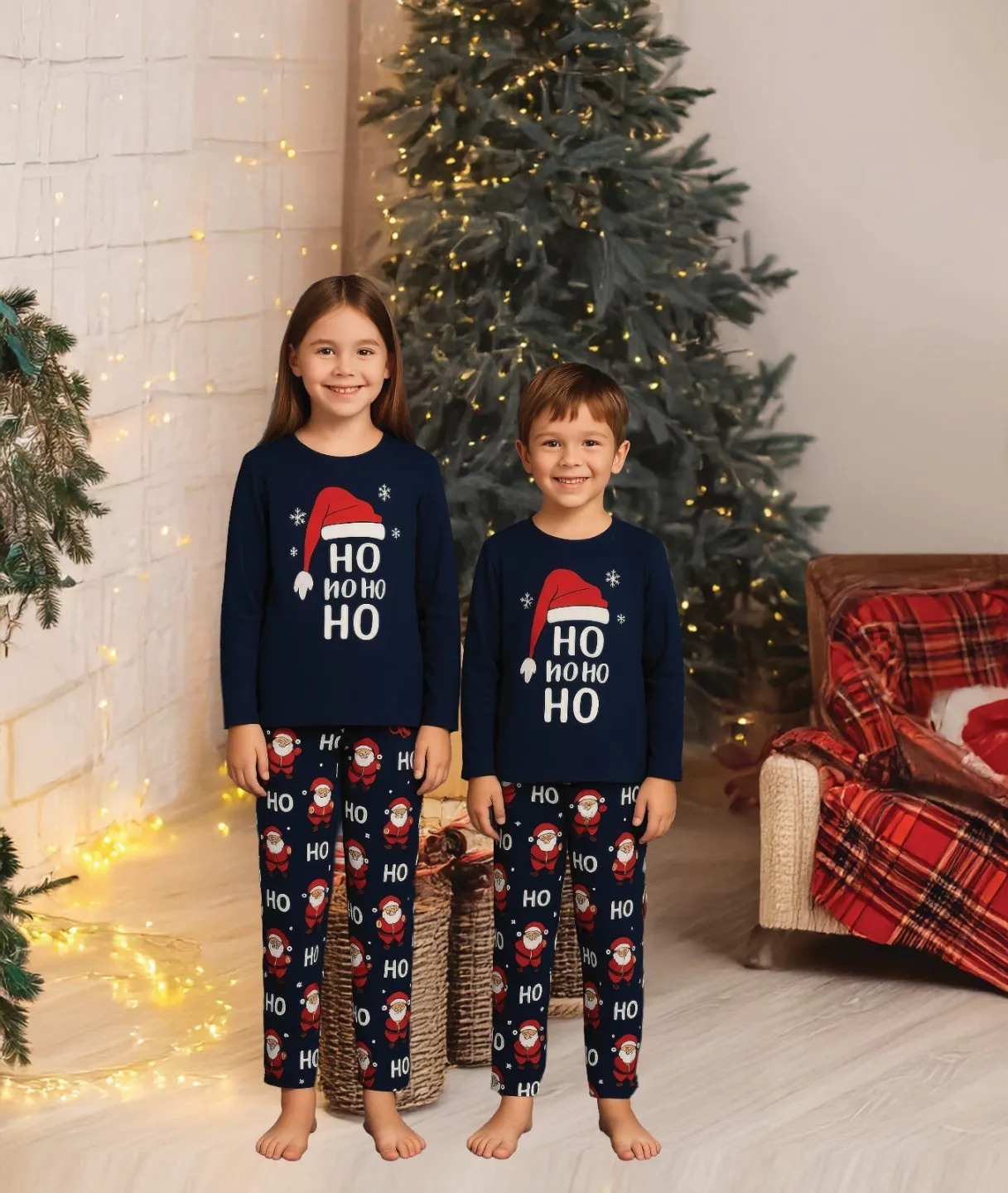 Pijama Crăciun Copii – Set Bleumarin cu Imprimeu „HO HO HO” și Moș Crăciun - 1