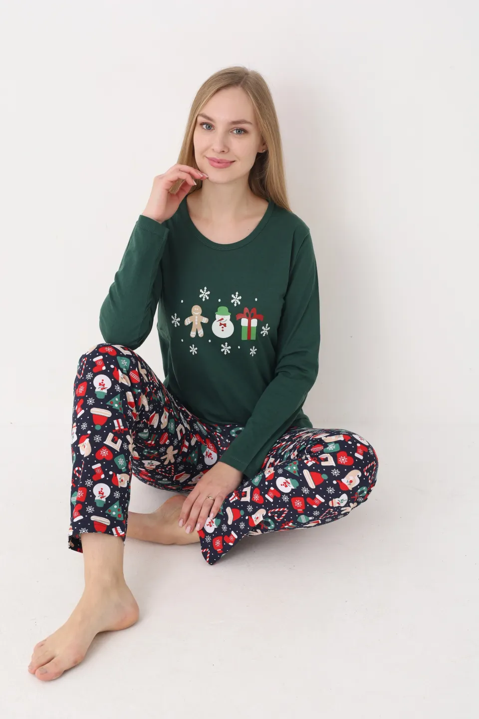 Pijama Crăciun Dama – Bluza Verde cu Turtă Dulce & Pantaloni Bleumarin - 5
