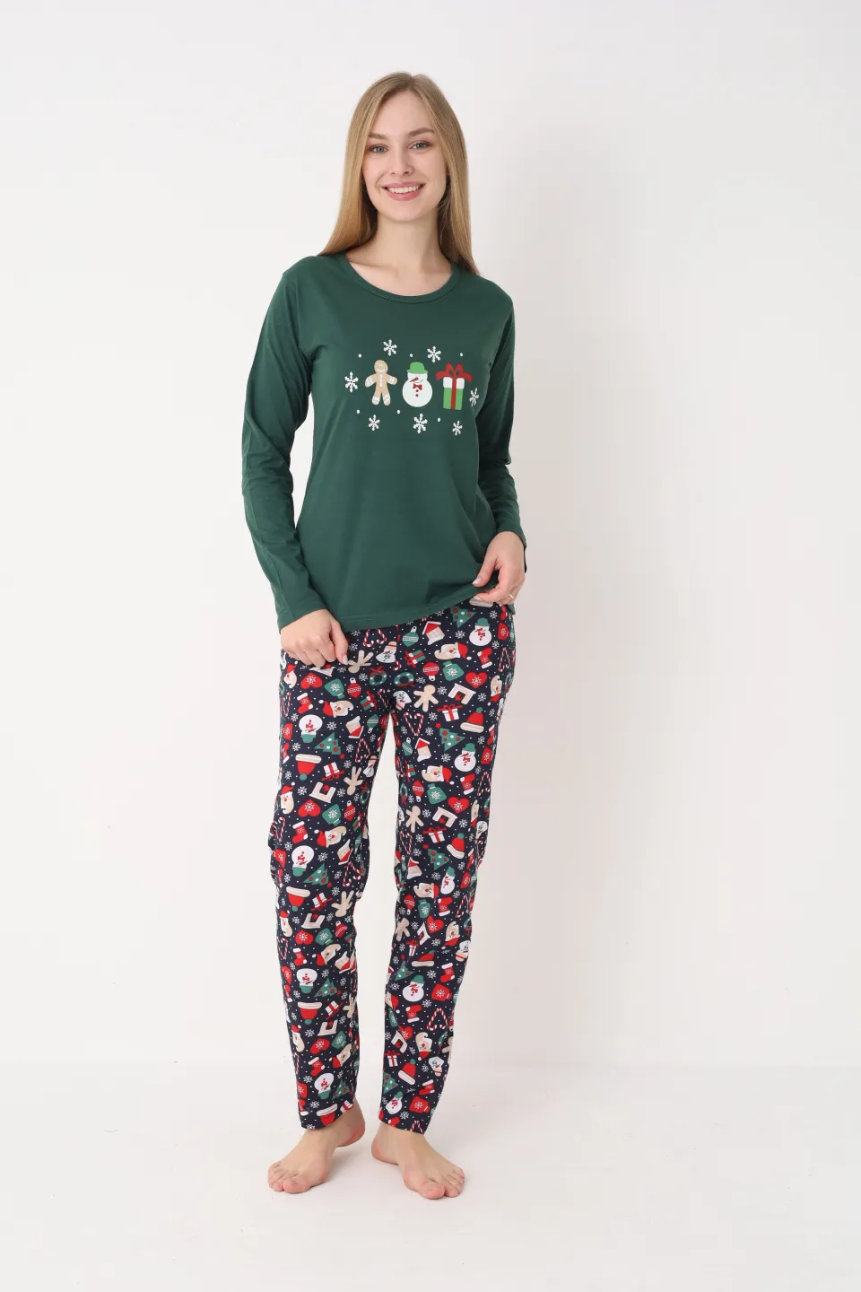Pijama Crăciun Dama – Bluza Verde cu Turtă Dulce & Pantaloni Bleumarin - 1