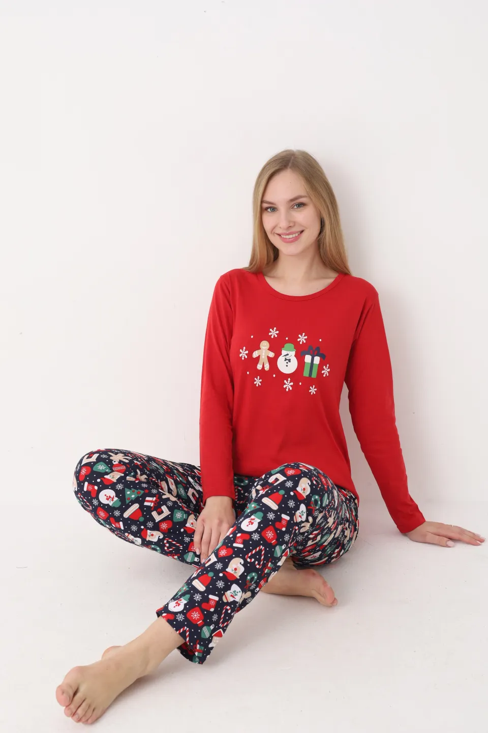 Pijama Crăciun Dama – Bluza Roșie cu Turtă Dulce & Pantaloni Bleumarin - 3
