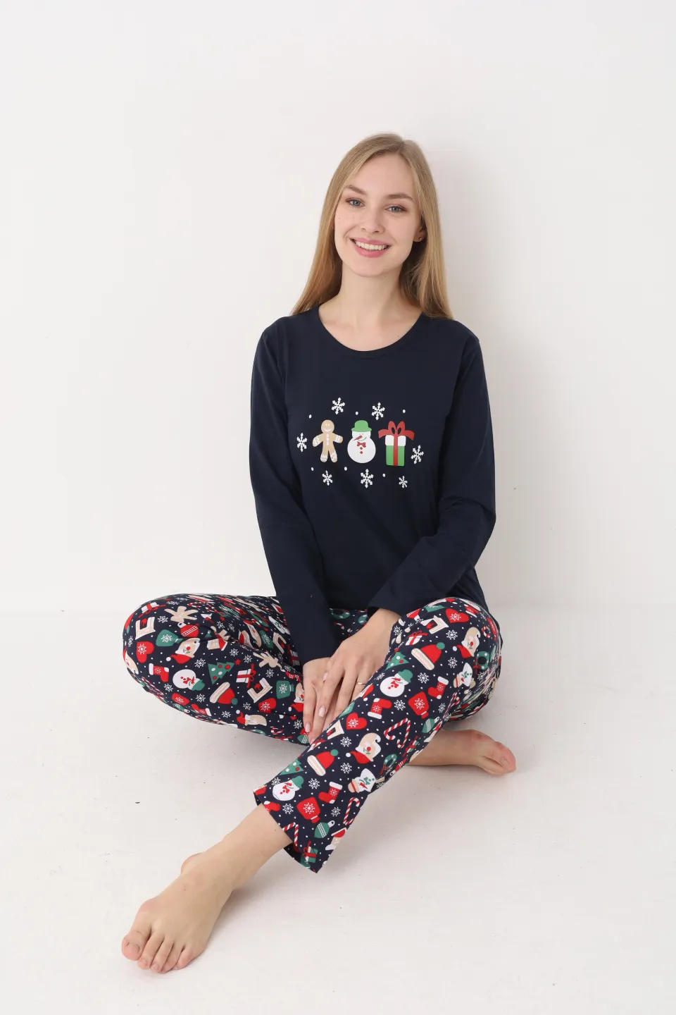 Pijama Crăciun Dama – Bluza Bleumarin cu Turtă Dulce & Pantaloni Bleumarin - 3