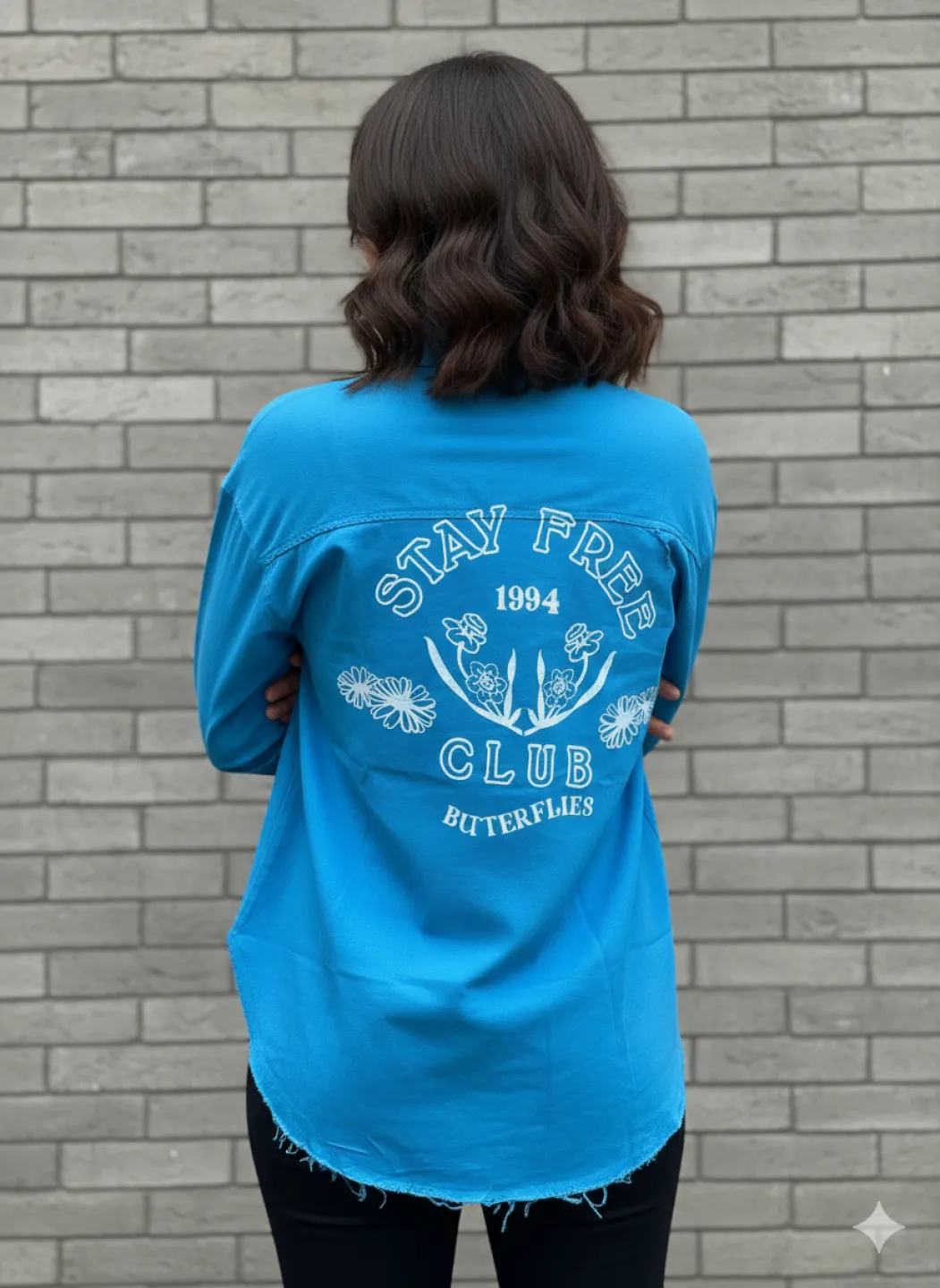 Cămașă denim damă albastră cu capse și imprimeu „Love Insensitize” - 2