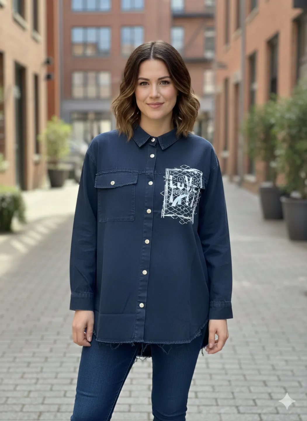 Cămașă denim damă bleumarin cu capse și imprimeu „Love Insensitize” - 1