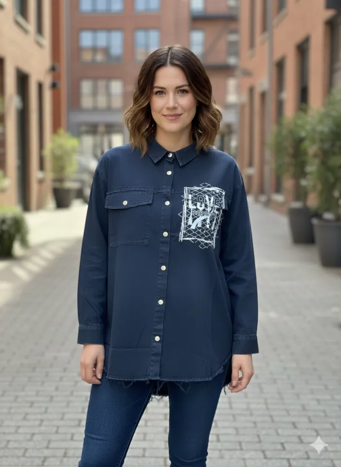 Cămașă denim damă bleumarin cu capse și imprimeu „Love Insensitize”