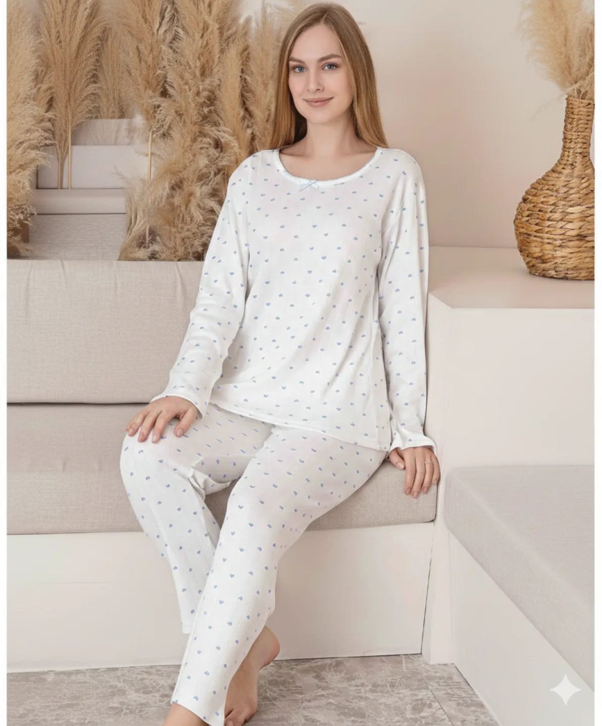 Pijamale damă albe cu inimioare albastre și fundiță la decolteu - 1