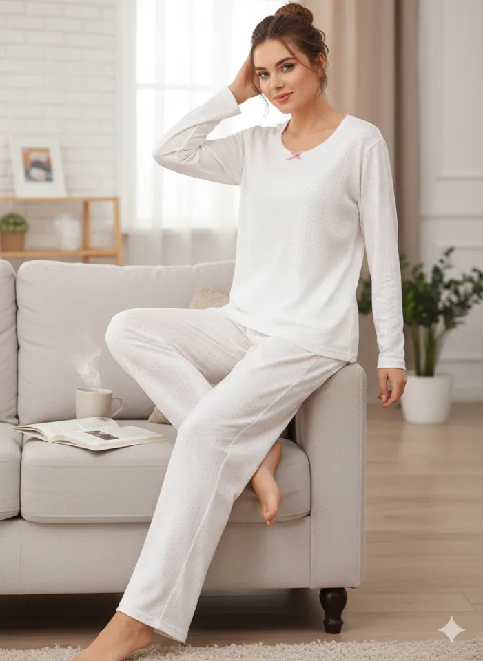 Pijama damă albă cu punctulețe roz, bluză cu mânecă lungă și fundiță