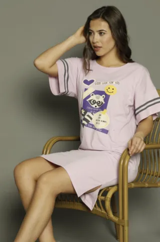 Rochie casual damă cu mânecă scurtă, până la genunchi, imprimeu Good Luck, mov hover