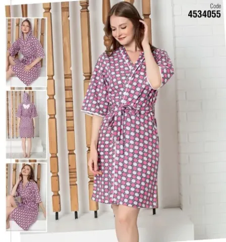 Halat de baie damă – gros, cu buline albe și roz, cu glugă și mâneci trei sferturi, imprimeu fluture pe spate, 100% poliester