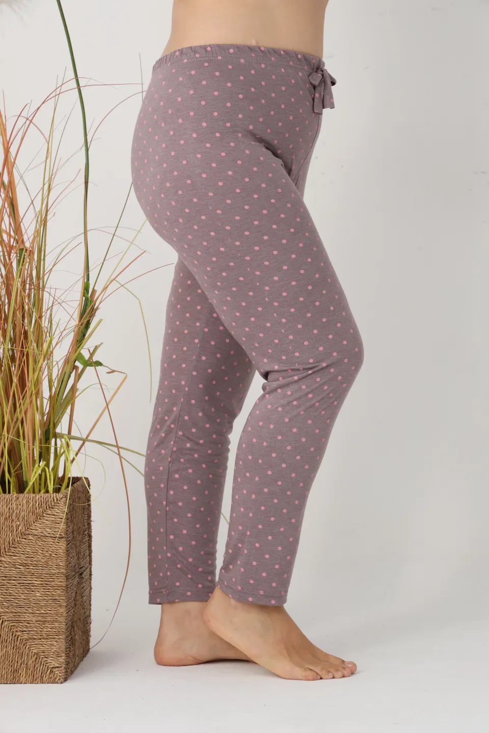 Pantaloni de pijama damă Big Size, gri cu buline roz, 85% vâscoză, 15% poliester - 5