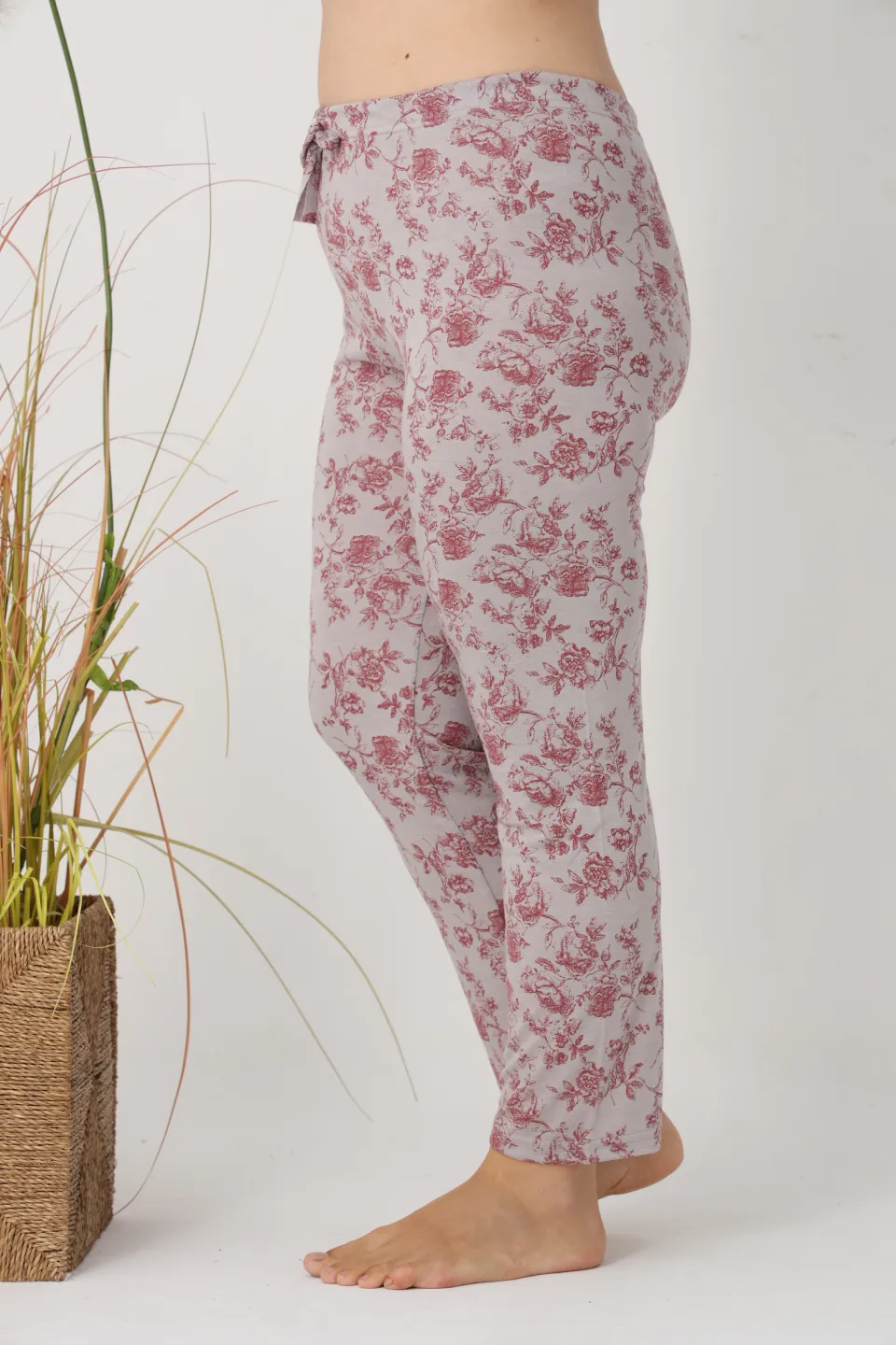 Pantaloni de pijama damă Big Size, gri cu flori vișinii, 85% vâscoză, 15% poliester - 4