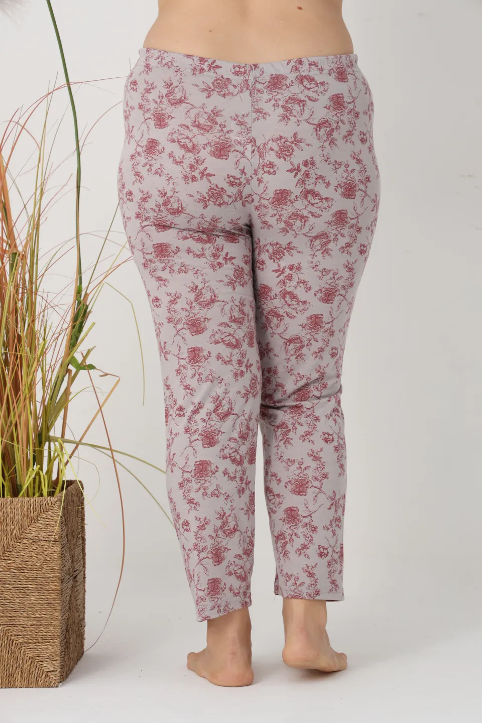 Pantaloni de pijama damă Big Size, gri cu flori vișinii, 85% vâscoză, 15% poliester - 5