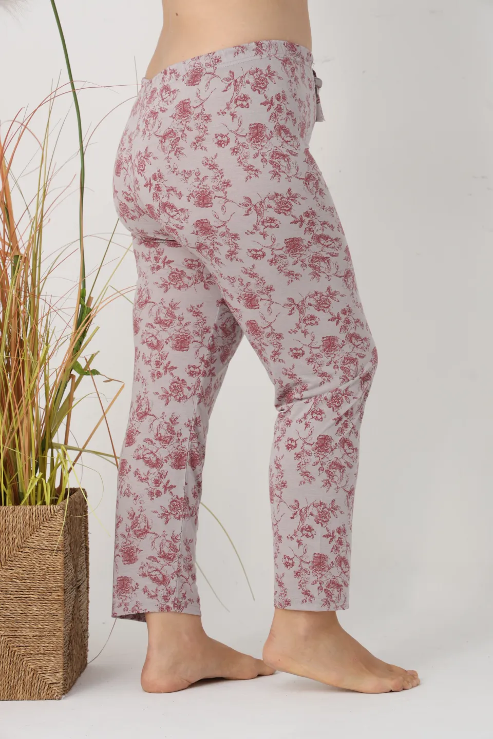 Pantaloni de pijama damă Big Size, gri cu flori vișinii, 85% vâscoză, 15% poliester - 6