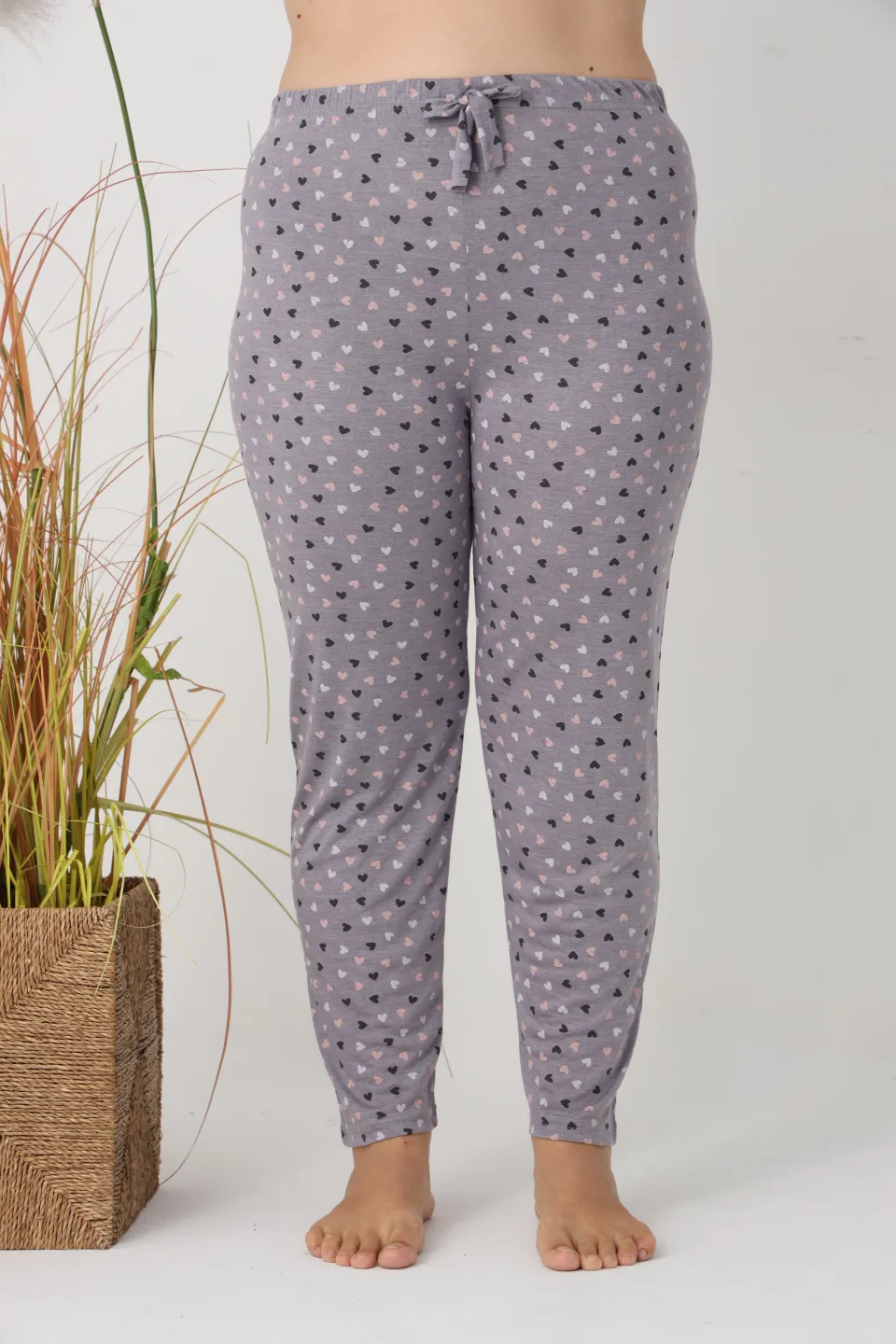 Pantaloni de pijama damă Big Size, gri cu inimioare colorate, 85% vâscoză, 15% poliester - 2