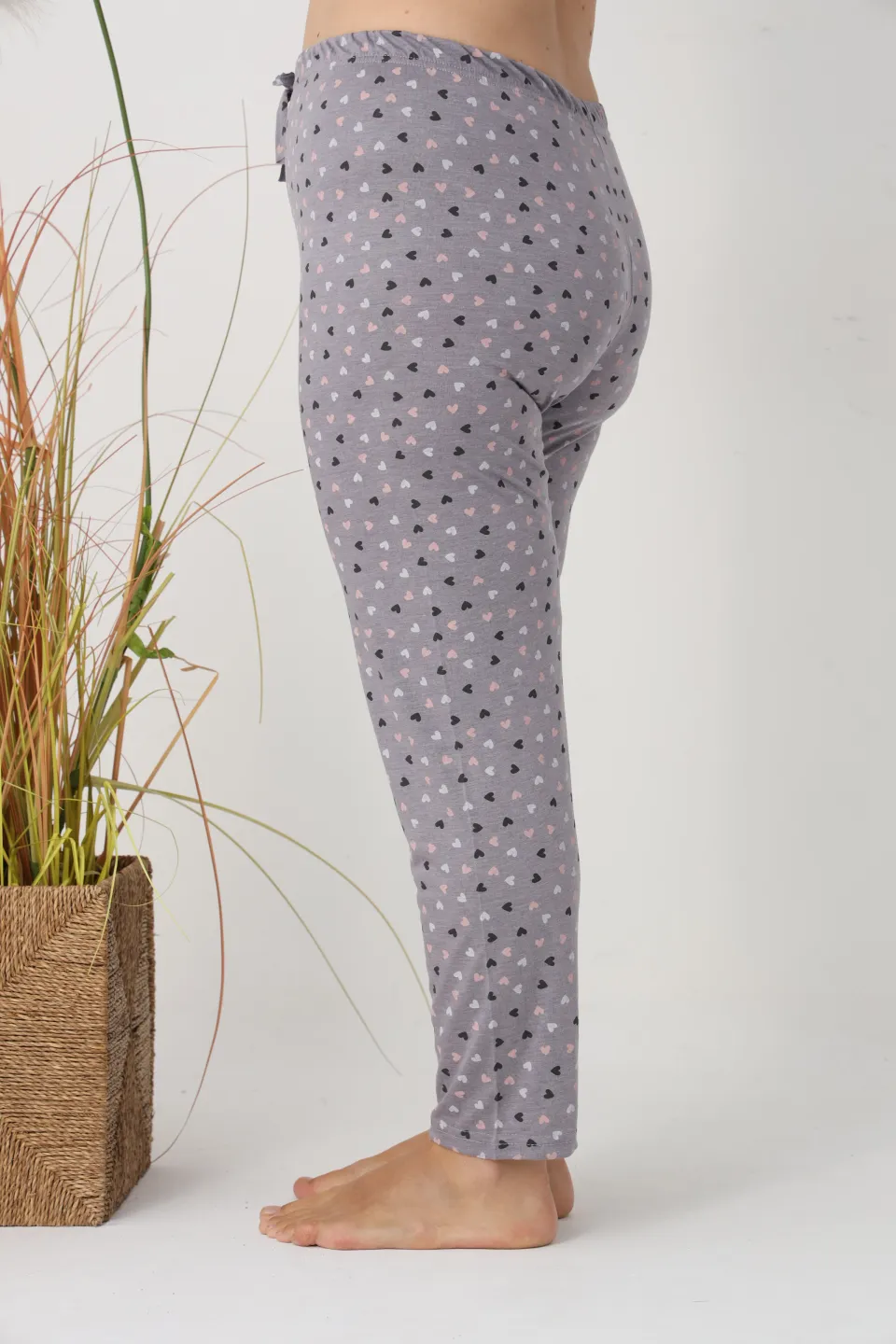 Pantaloni de pijama damă Big Size, gri cu inimioare colorate, 85% vâscoză, 15% poliester - 3