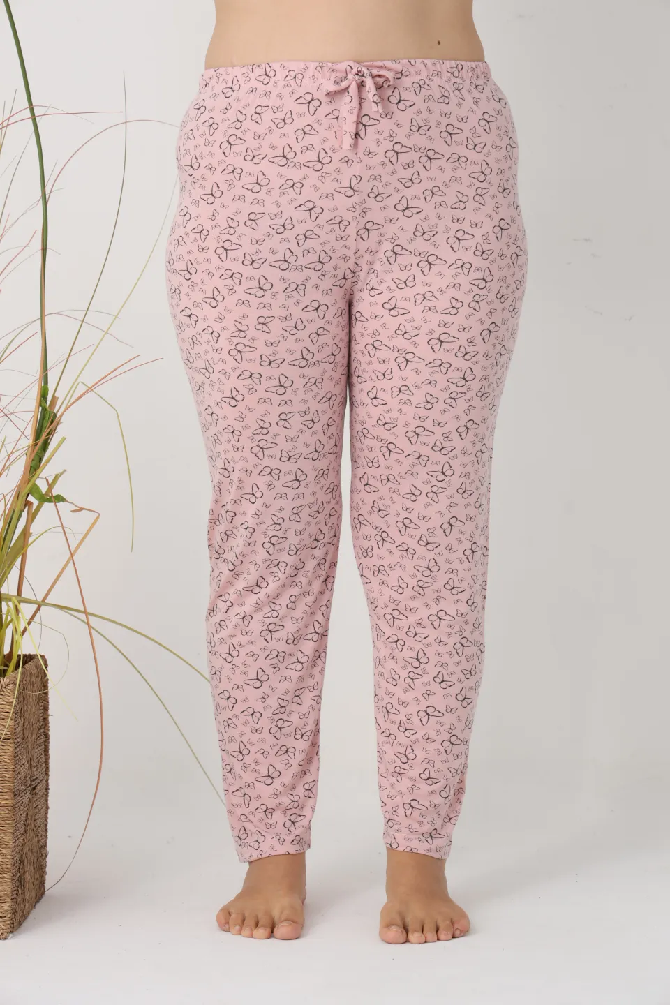 Pantaloni de pijama damă Big Size, roz cu fluturi, 85% vâscoză, 15% poliester - 1