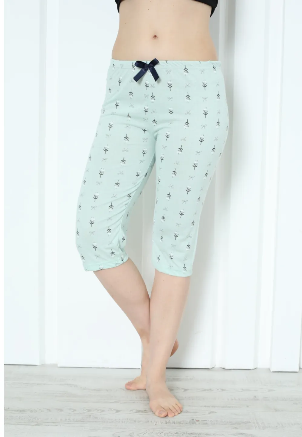 Pantaloni pijama damă 3/4, verde deschis, imprimeu fundițe - 1