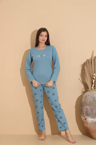 Pijama damă albastru deschis, bluză „She is Art” și pantaloni cu imprimeu stele negre – 100% bumbac hover