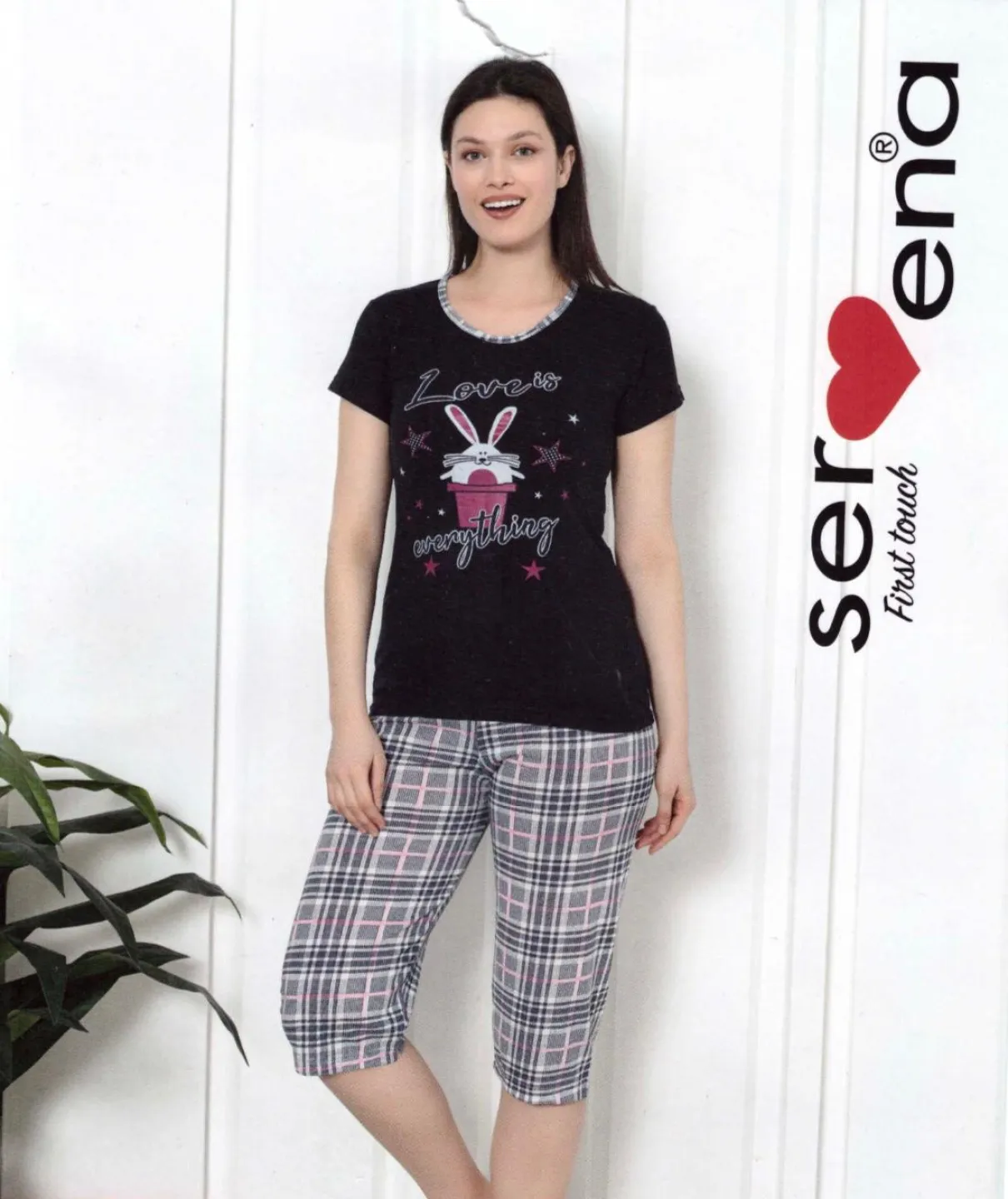 Pijama dama din bumbac, imprimeu ,,Love Is Everything'', maneca scurta si pantaloni 3/4, negru - 1