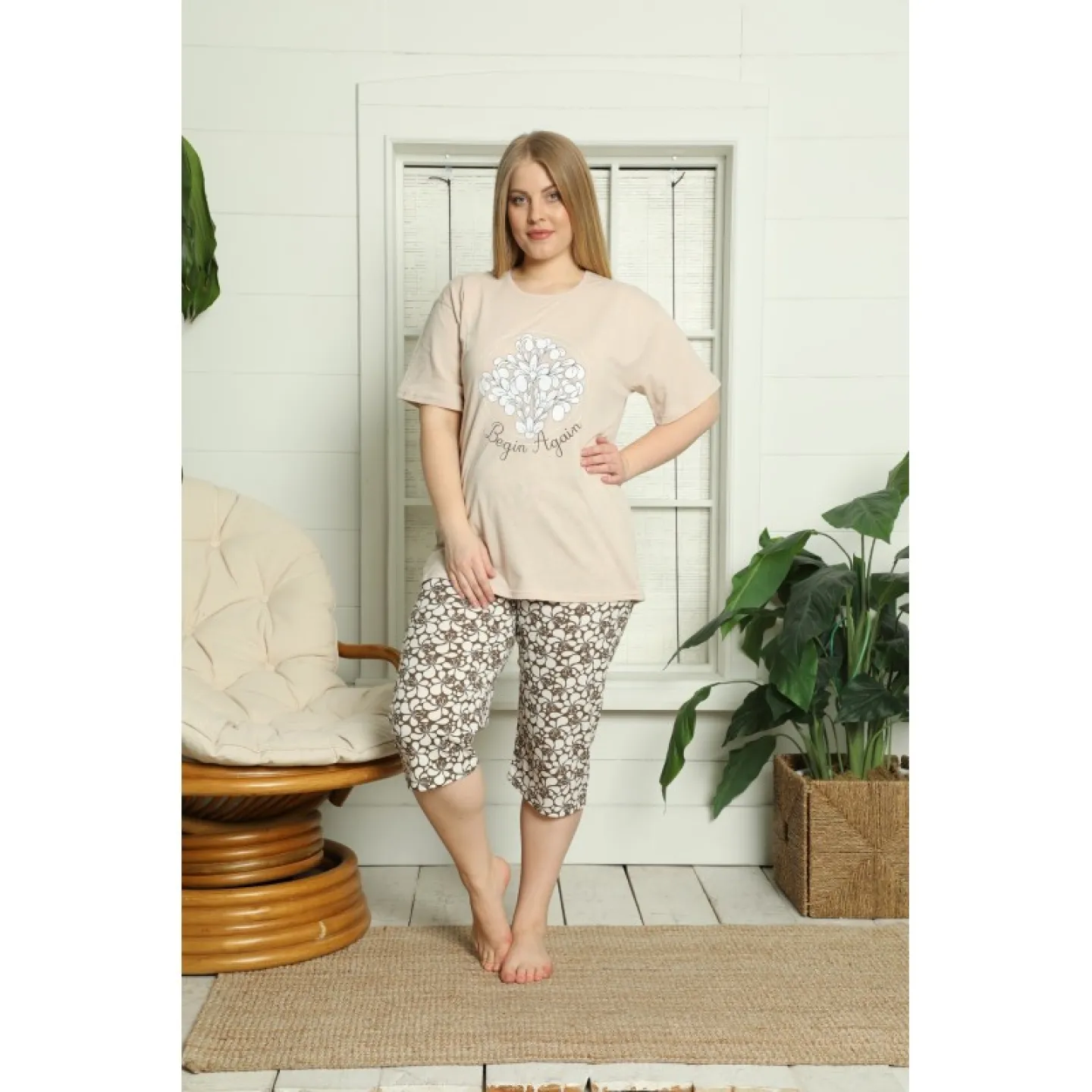 Pijama dama big size din bumbac, tricou crem cu imprimeu „Begin Again” și pantaloni 3/4 asortați - 1