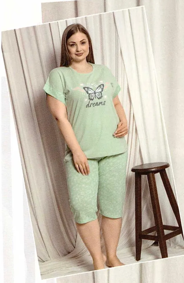 Pijama dama big size din bumbac, tricou verde cu imprimeu „Dreams” și pantaloni 3/4 asortați