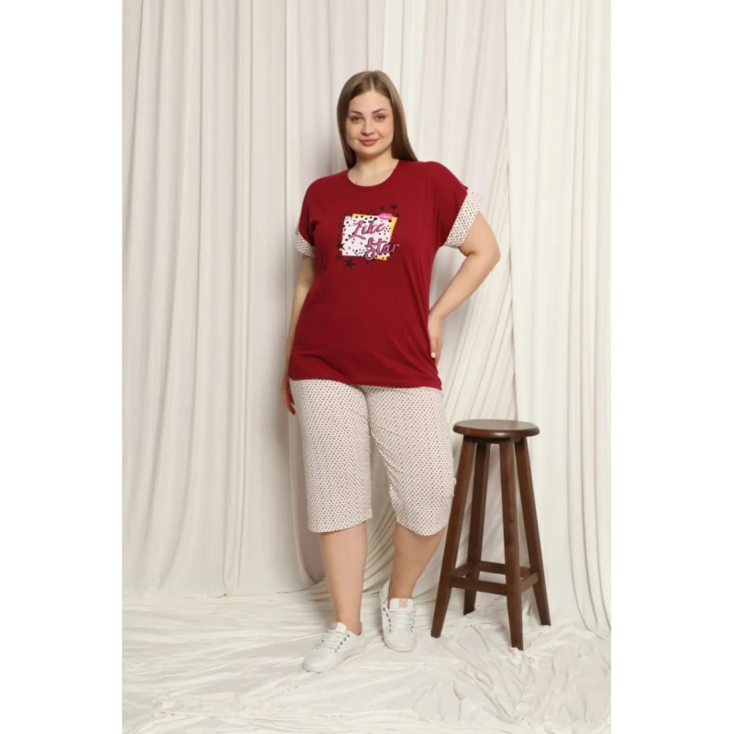 Pijama dama big size din bumbac, tricou visiniu cu imprimeu „Like A Star” și pantaloni 3/4 asortați - 1