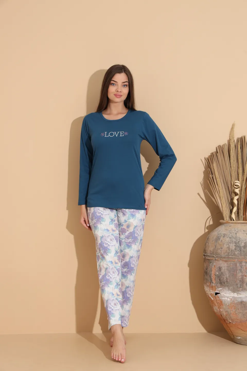 Pijama damă bleumarin, bluză „Love” și pantaloni cu imprimeu floral – 100% bumbac - 2