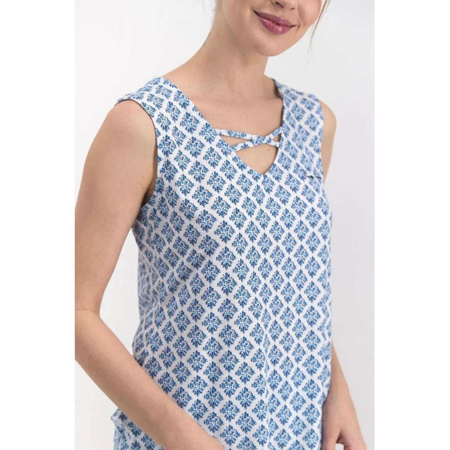 Pijama Dama– Bluza cu Bretele și Pantaloni Scurți cu Elastic în Talie, Imprimeu Floricele - 3