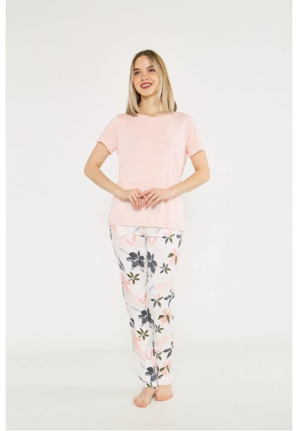 Pijama damă,  bluză cu mânecă scurtă și decolteu rotund, pantaloni lungi cu imprimeu floral, culoare crem - 1