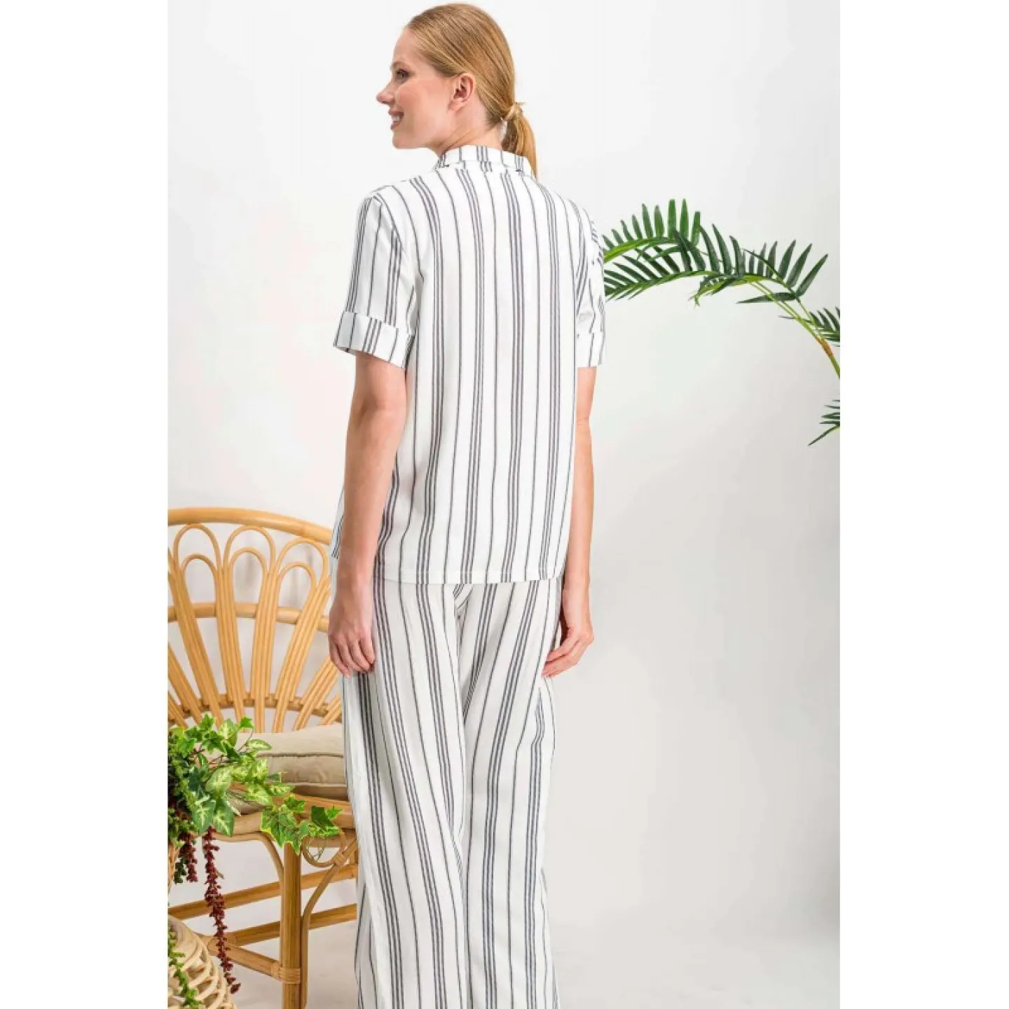 Pijama damă,  bluză cu mânecă scurtă și guler cu rever, pantaloni lungi, imprimeu cu dungi - 2