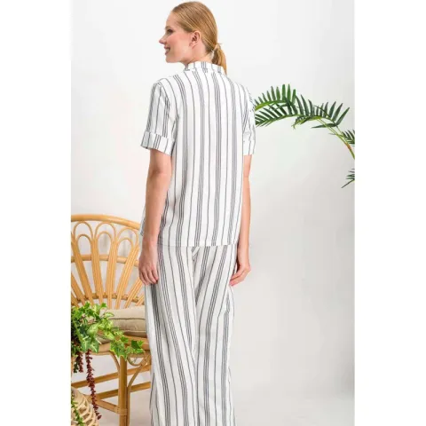 Pijama damă,  bluză cu mânecă scurtă și guler cu rever, pantaloni lungi, imprimeu cu dungi hover